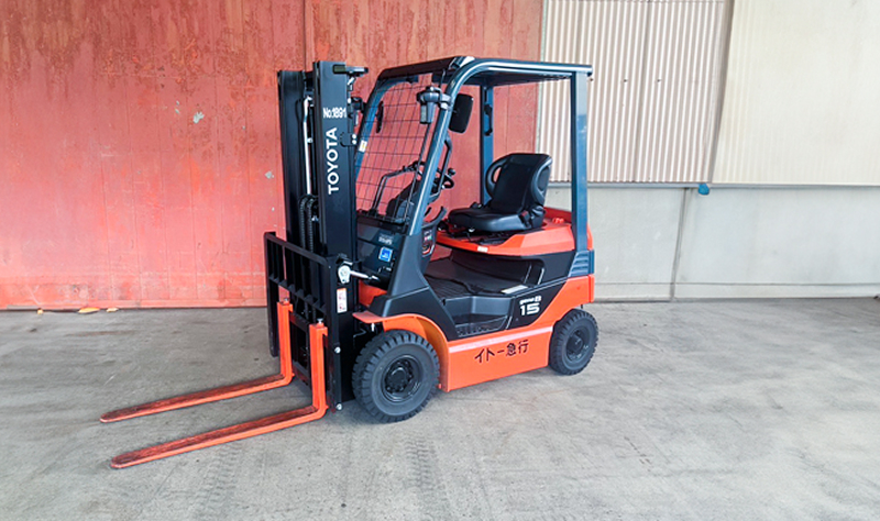 カウンターバランス式フォークリフト